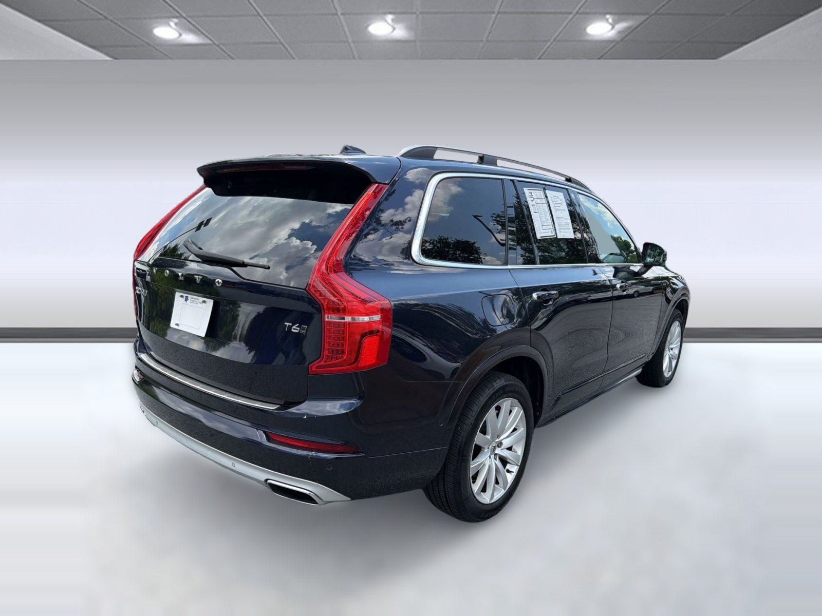 Used 2017 Volvo XC90 T6 Momentum w/ Vision Package AWD/4WD image 9