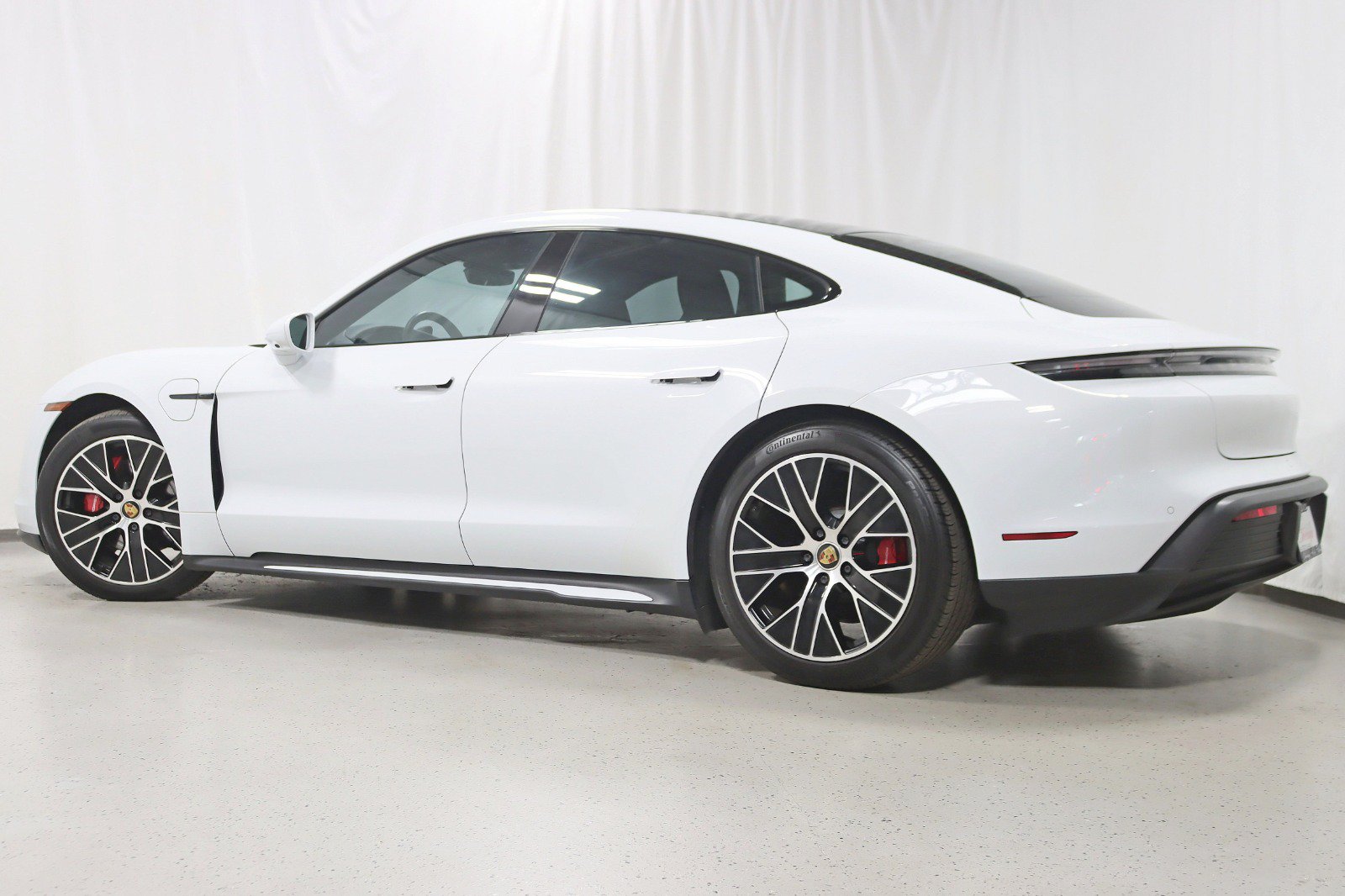 Used 2021 Porsche Taycan 4S AWD/4WD image 9