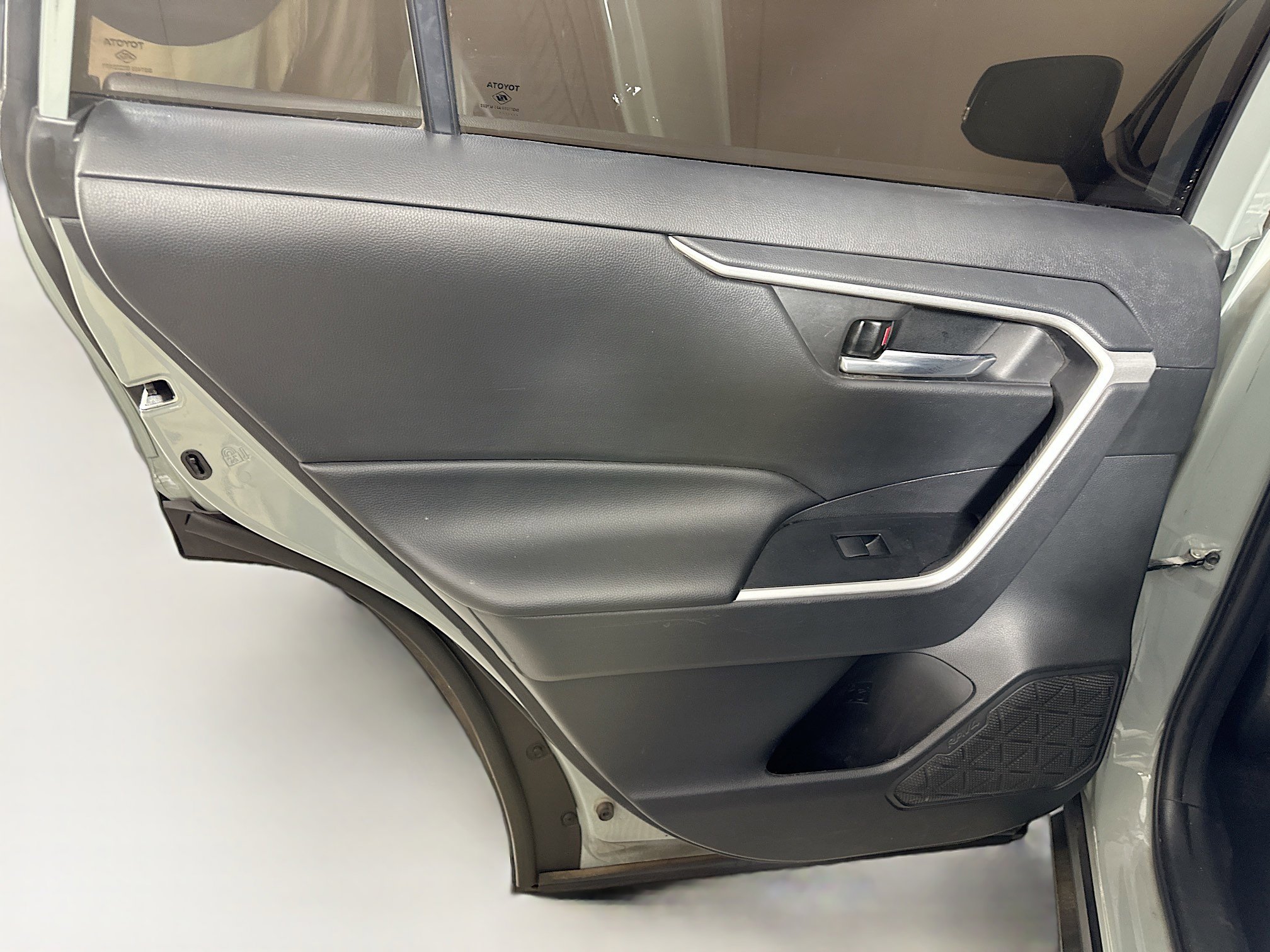 Used 2021 Toyota RAV4 XLE w/ Convenience Package image 25