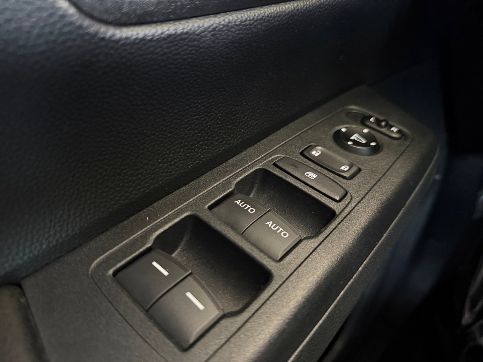 Used 2025 Honda CR-V Sport image 23