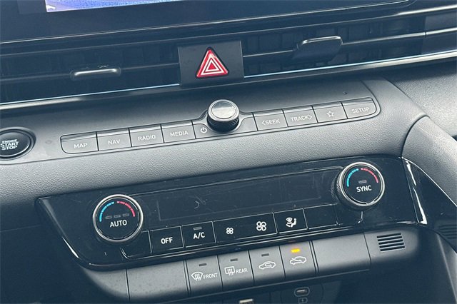 Used 2025 Hyundai Elantra SEL image 20