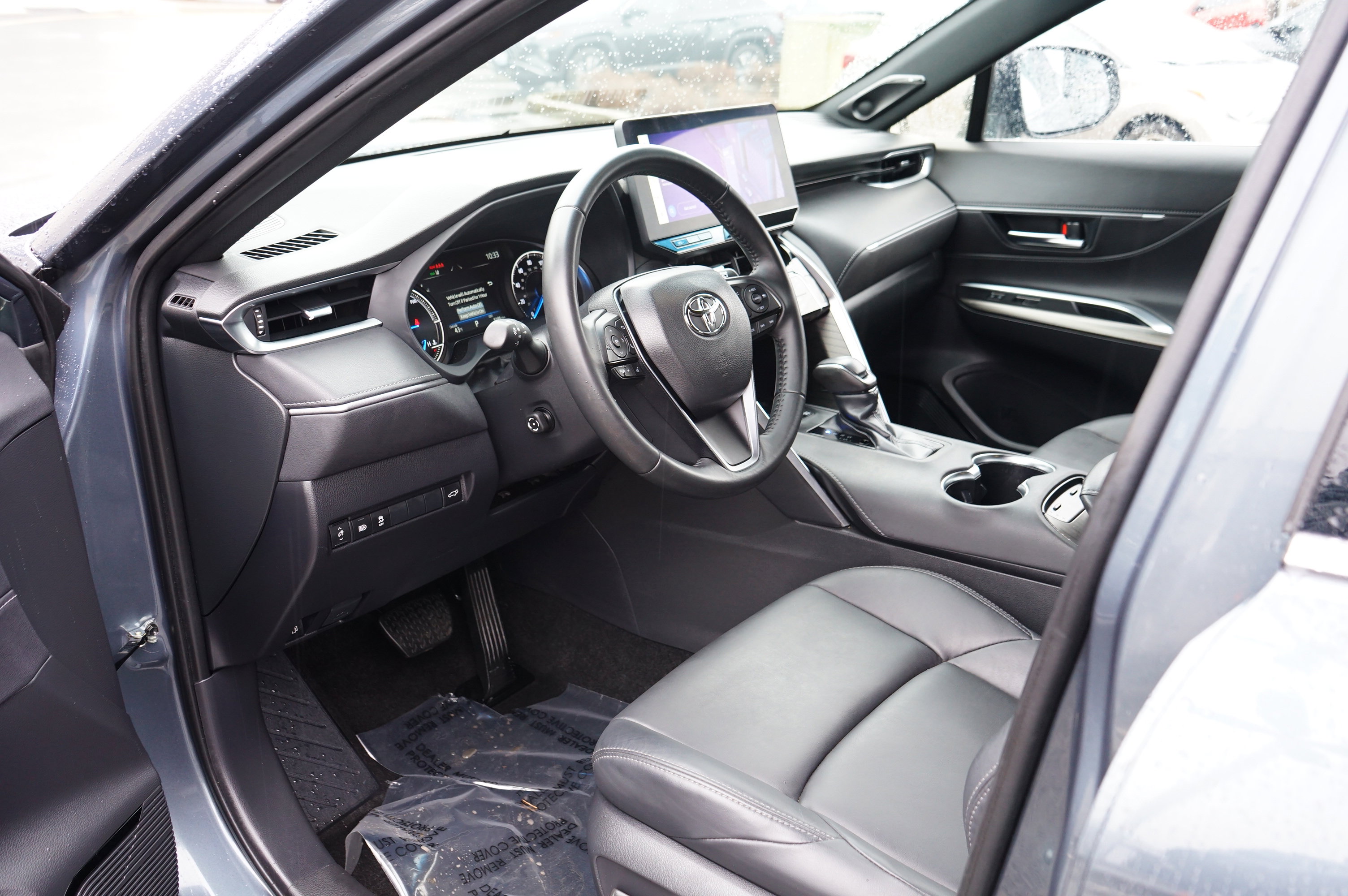 Used 2024 Toyota Venza XLE AWD/4WD image 16
