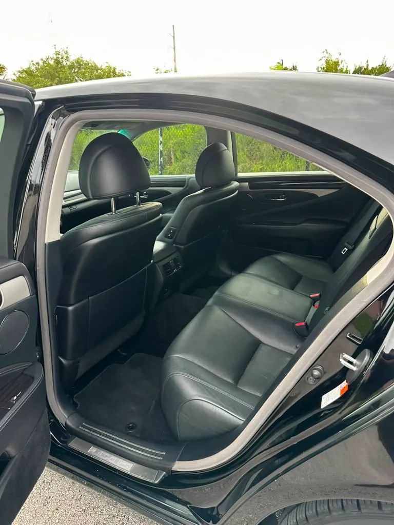 Used 2016 Lexus LS 460 AWD w/ Comfort Package image 12