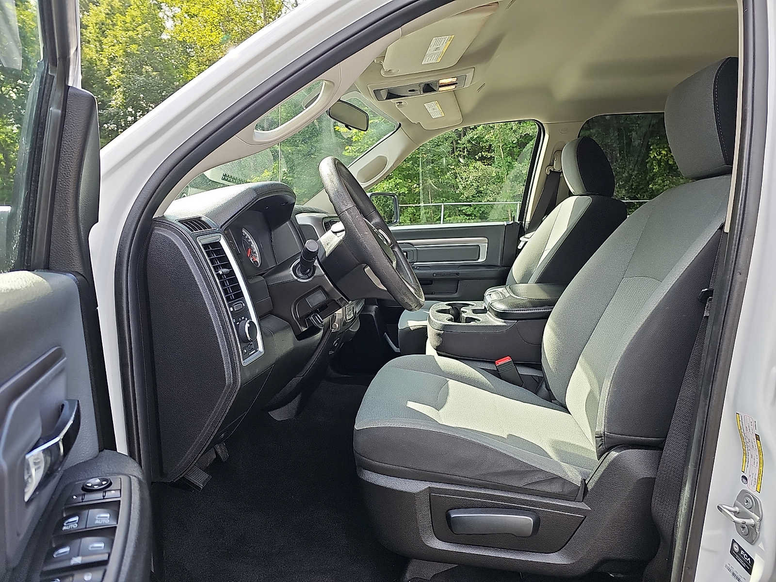 Used 2022 RAM 1500 Classic SLT AWD/4WD image 13