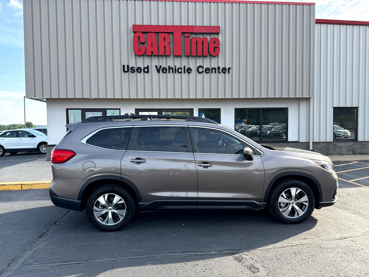 Used 2022 Subaru Ascent Premium w/ Convenience Package image 1
