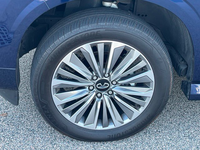 Used 2025 INFINITI QX80 Sensory AWD/4WD image 4