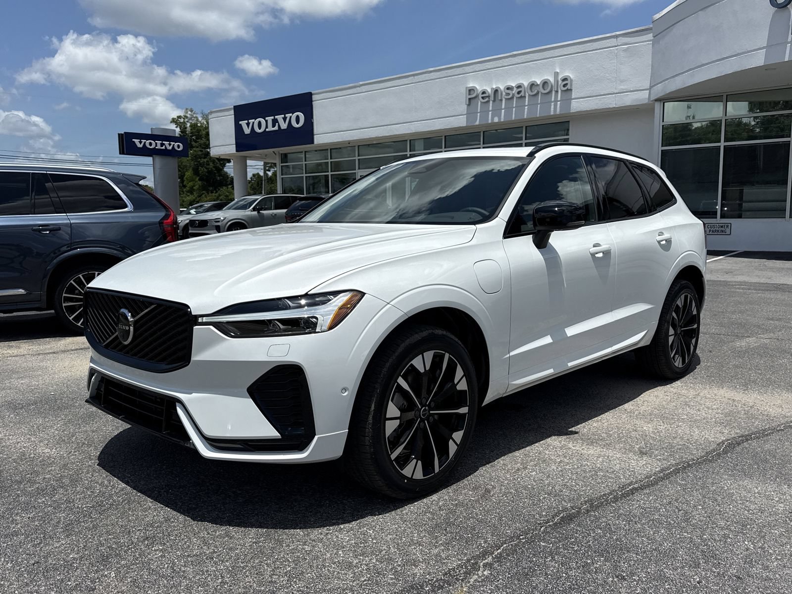 New 2026 Volvo XC60 T8 Plus w/ Protection Package Premier