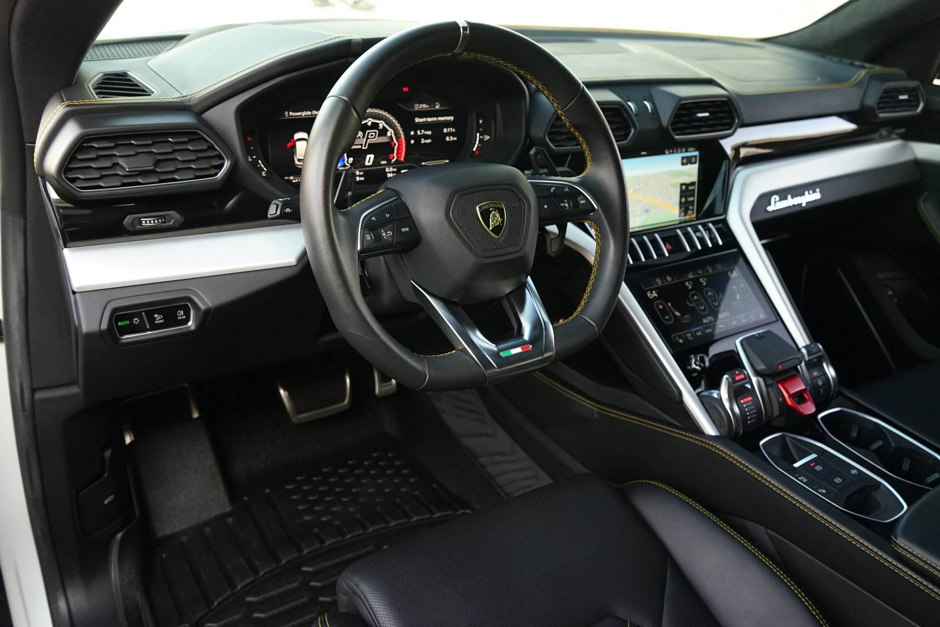 Used 2021 Lamborghini Urus AWD/4WD image 9