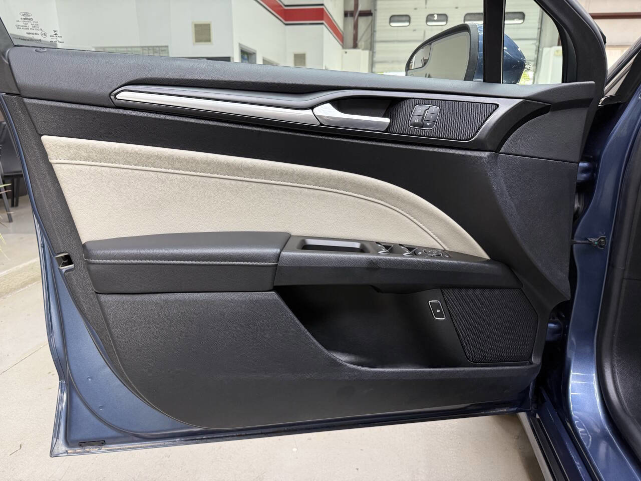 Used 2018 Ford Fusion Titanium FWD image 10