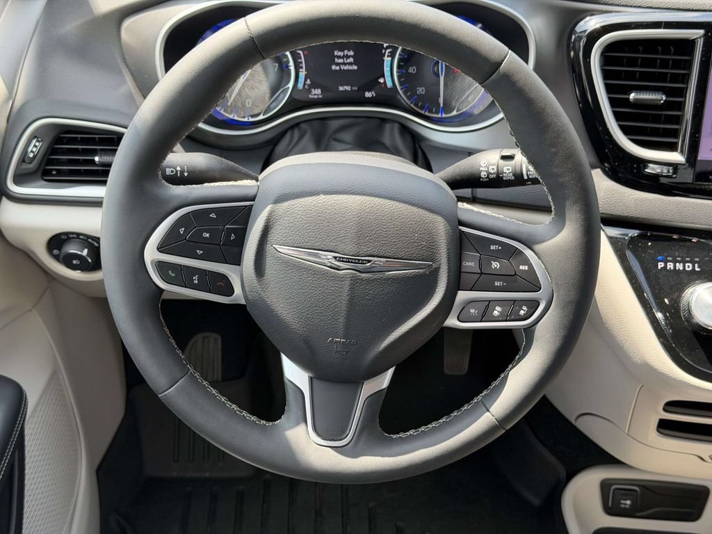 Used 2024 Chrysler Pacifica Touring-L FWD image 20