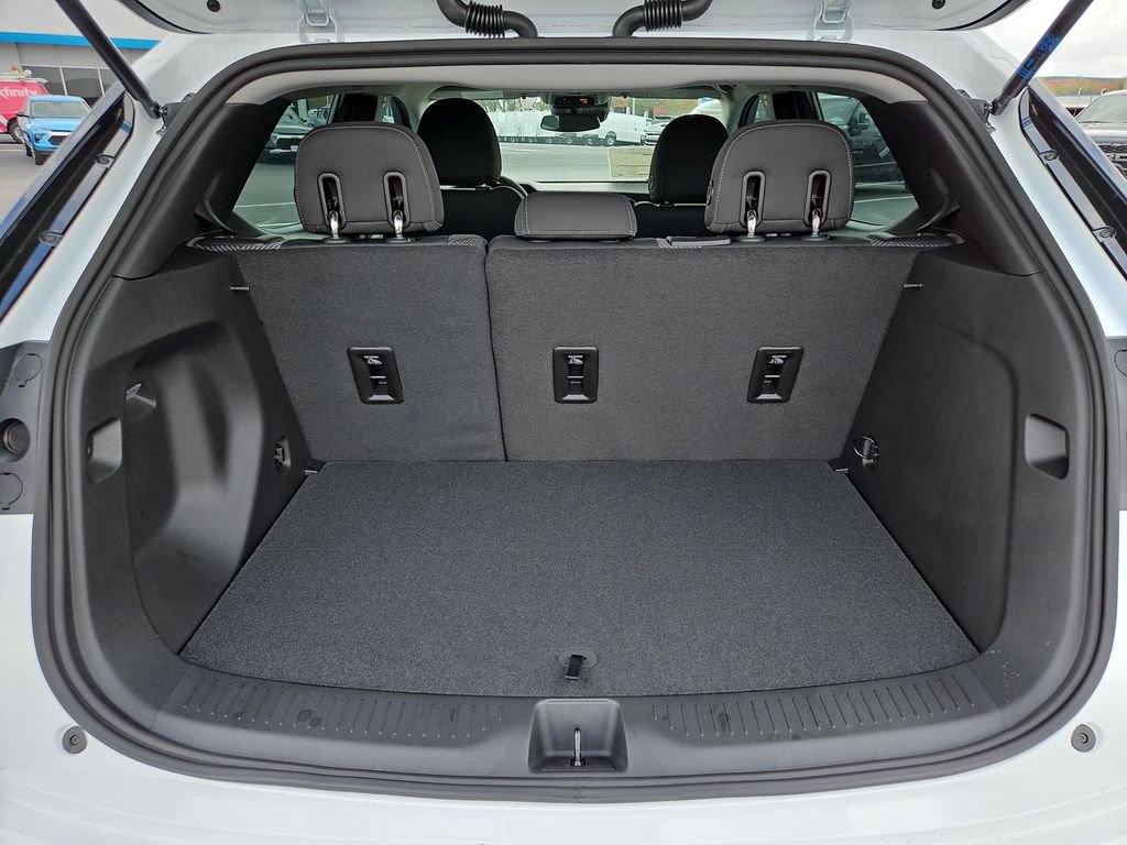 New 2027 Chevrolet Bolt LT w/ Comfort Package FWD image 16