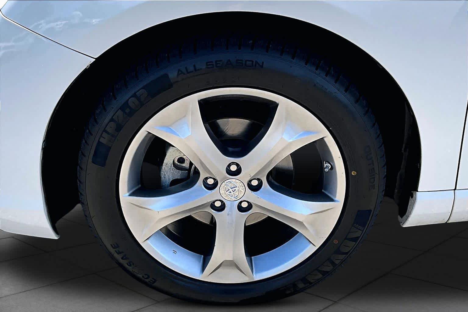 Used 2011 Toyota Venza AWD w/ Premium Pkg #2 image 10
