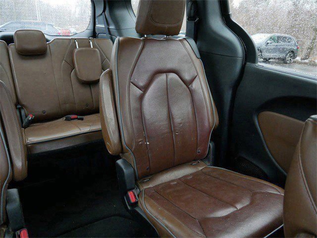 Used 2017 Chrysler Pacifica Limited image 15