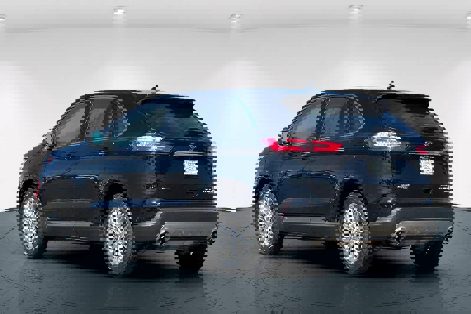 Used 2019 Ford Edge Titanium w/ Equipment Group 301A image 8