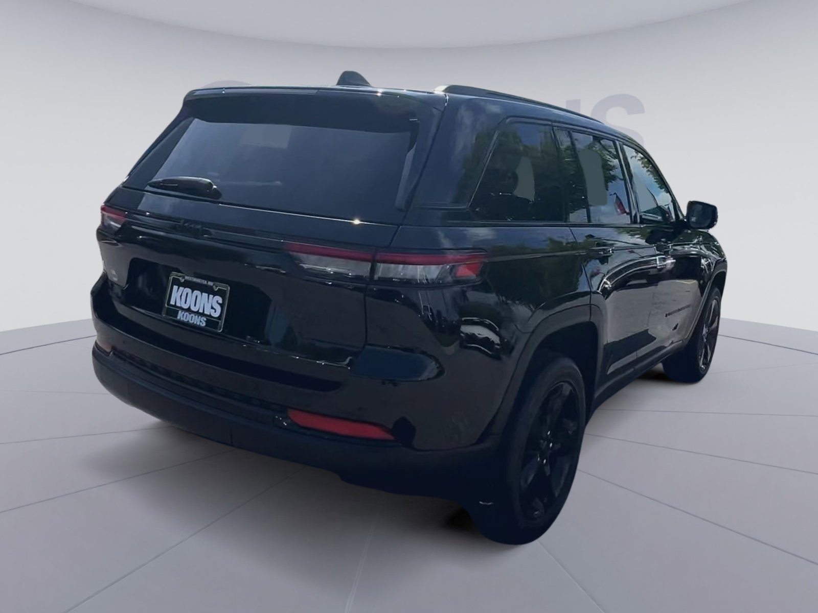 Used 2023 Jeep Grand Cherokee Altitude image 11