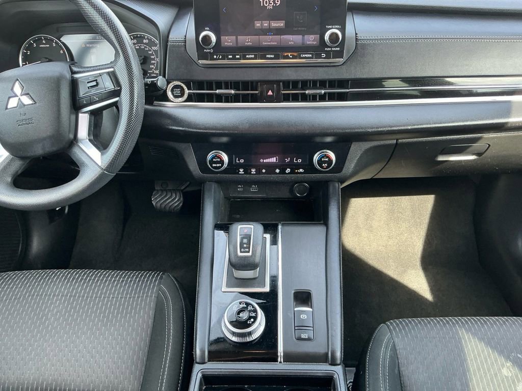 Used 2022 Mitsubishi Outlander ES image 20