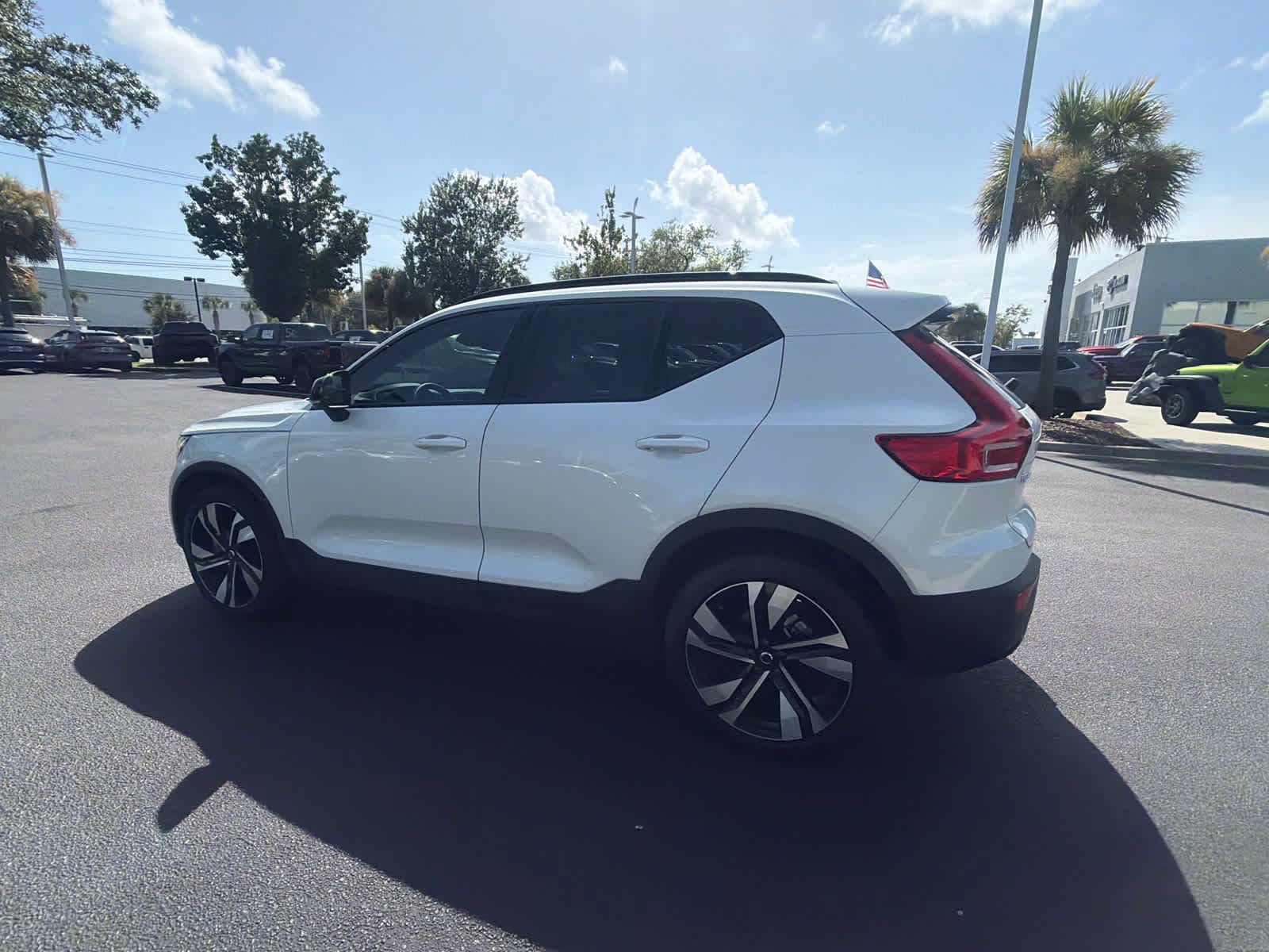 Certified 2023 Volvo XC40 B4 Plus w/ Protection Package Premier FWD image 14