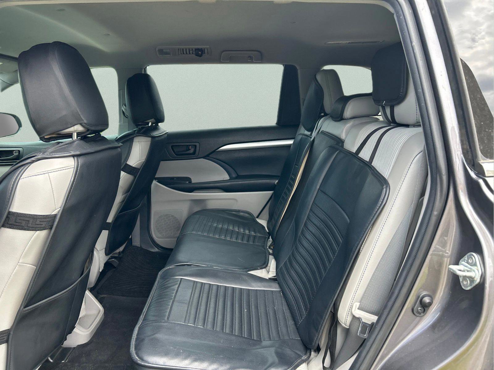 Used 2019 Toyota Highlander Plus FWD image 10