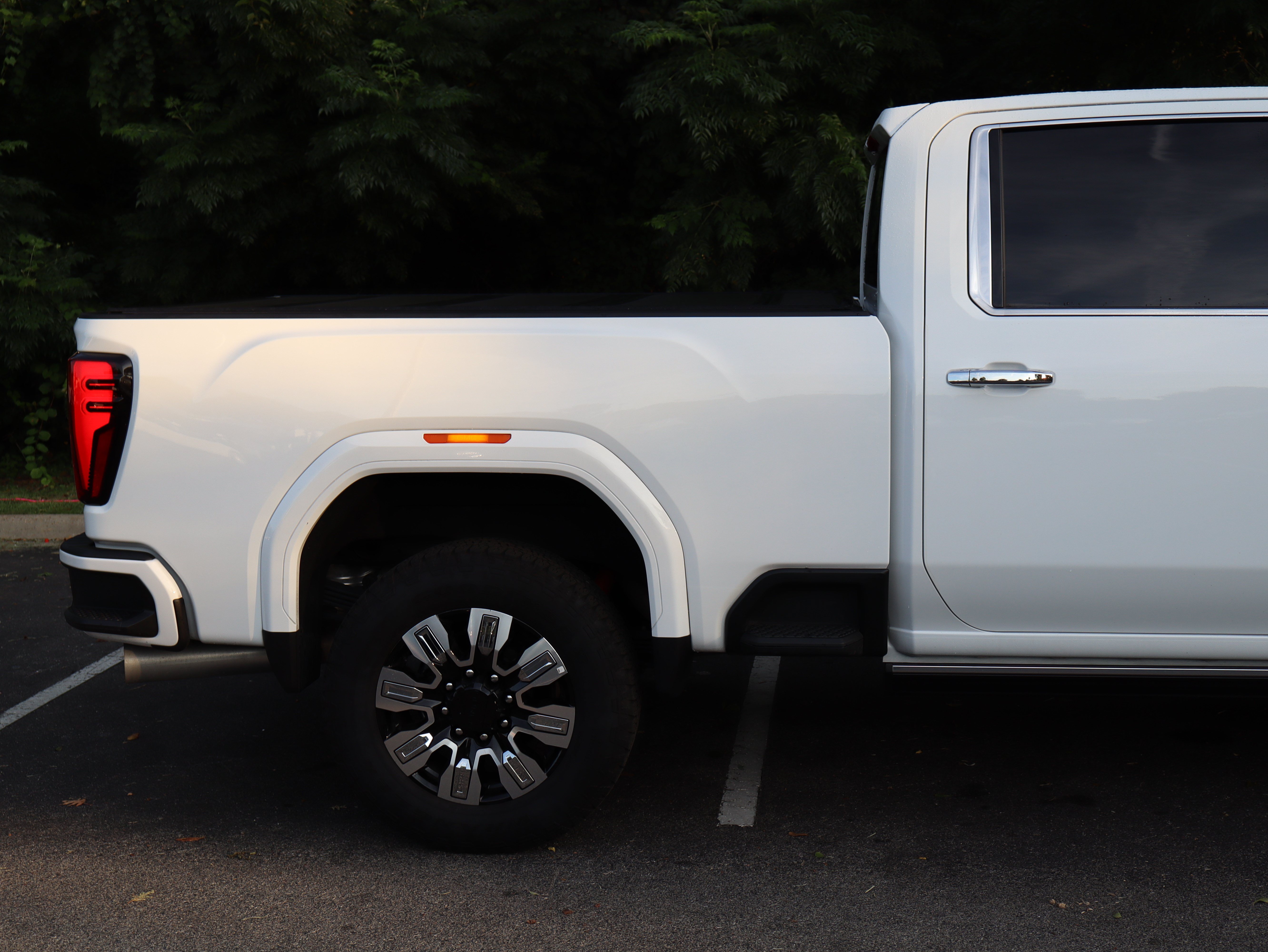 Used 2025 GMC Sierra 2500 Denali w/ Denali Reserve Package AWD/4WD image 12