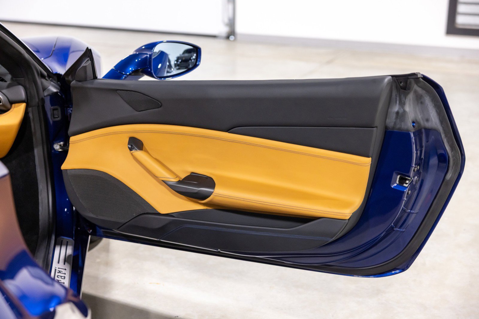 Used 2019 Ferrari 488 Spider image 31