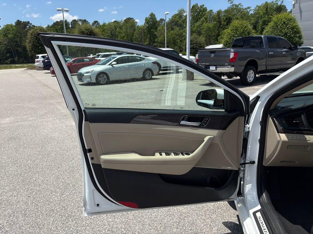 Used 2019 Hyundai Sonata Limited w/ Ultimate Package 04 FWD image 12