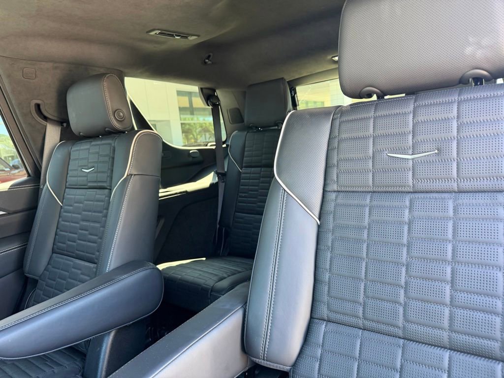 Used 2025 Cadillac Escalade Sport Platinum w/ LPO, ONYX Package AWD/4WD image 12