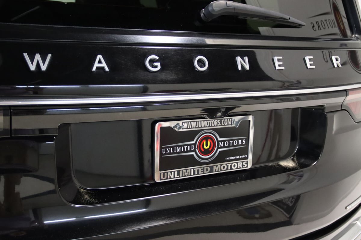 Used 2023 Jeep Wagoneer L Series II w/ Premium Group I AWD/4WD image 10