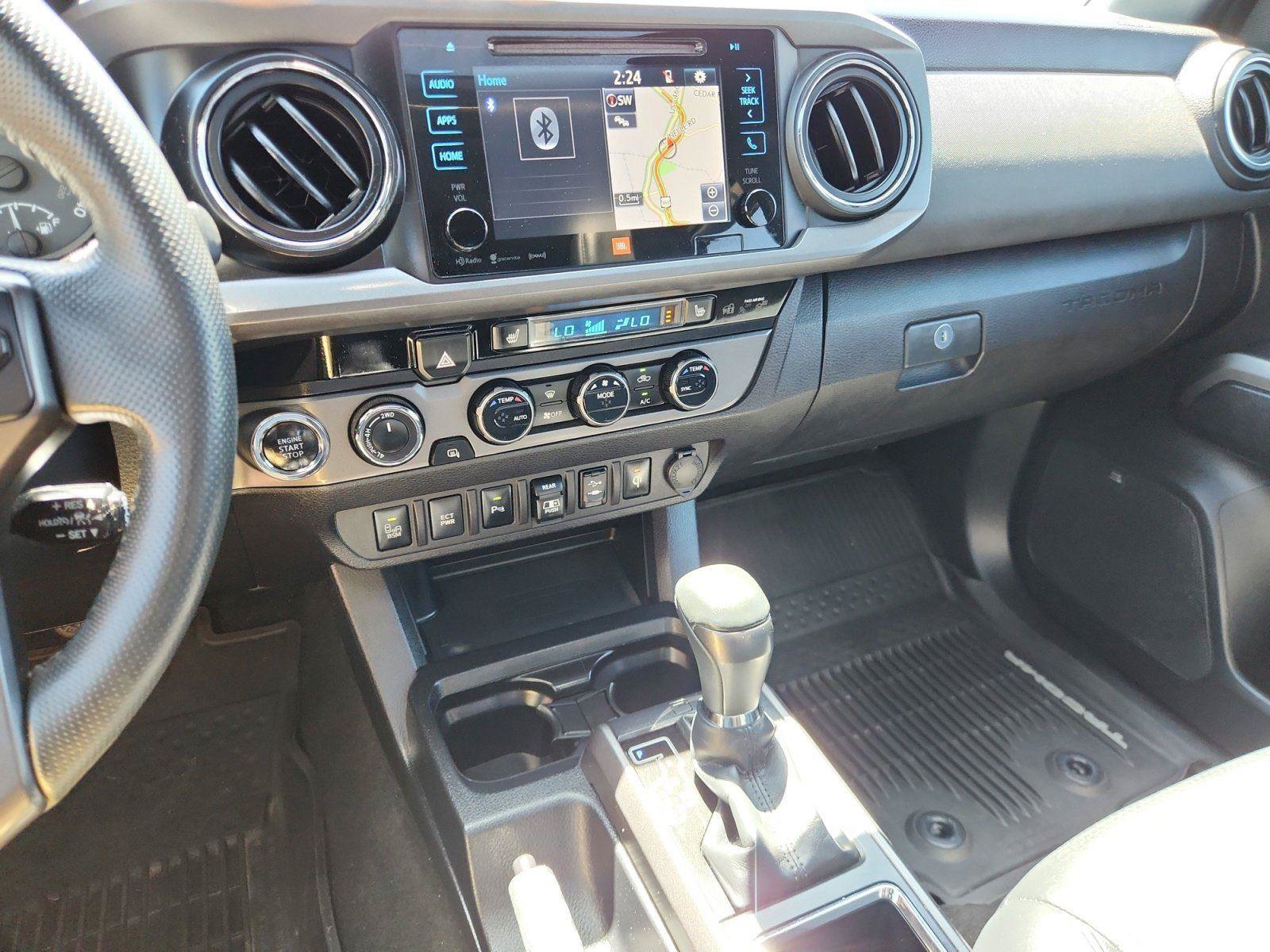 Used 2018 Toyota Tacoma TRD Sport AWD/4WD image 28