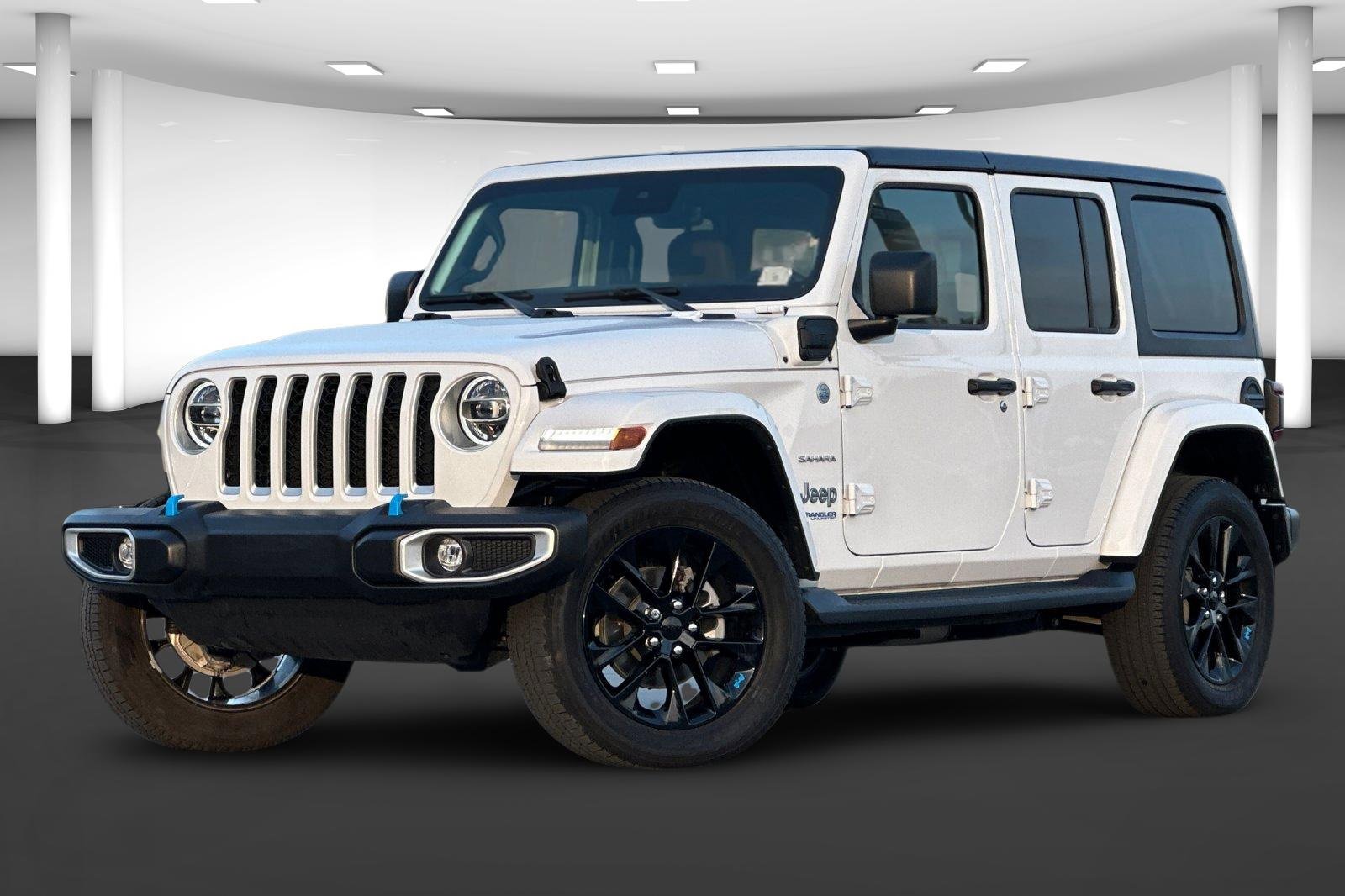 Used 2022 Jeep Wrangler Unlimited Sahara w/ Safety Group image 2