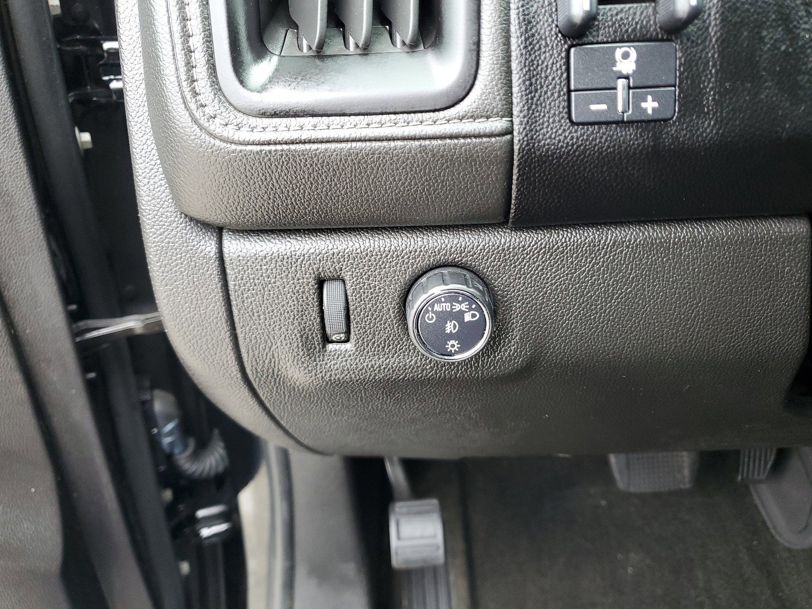 Used 2017 GMC Canyon SLE w/ Nightfall Edition image 22