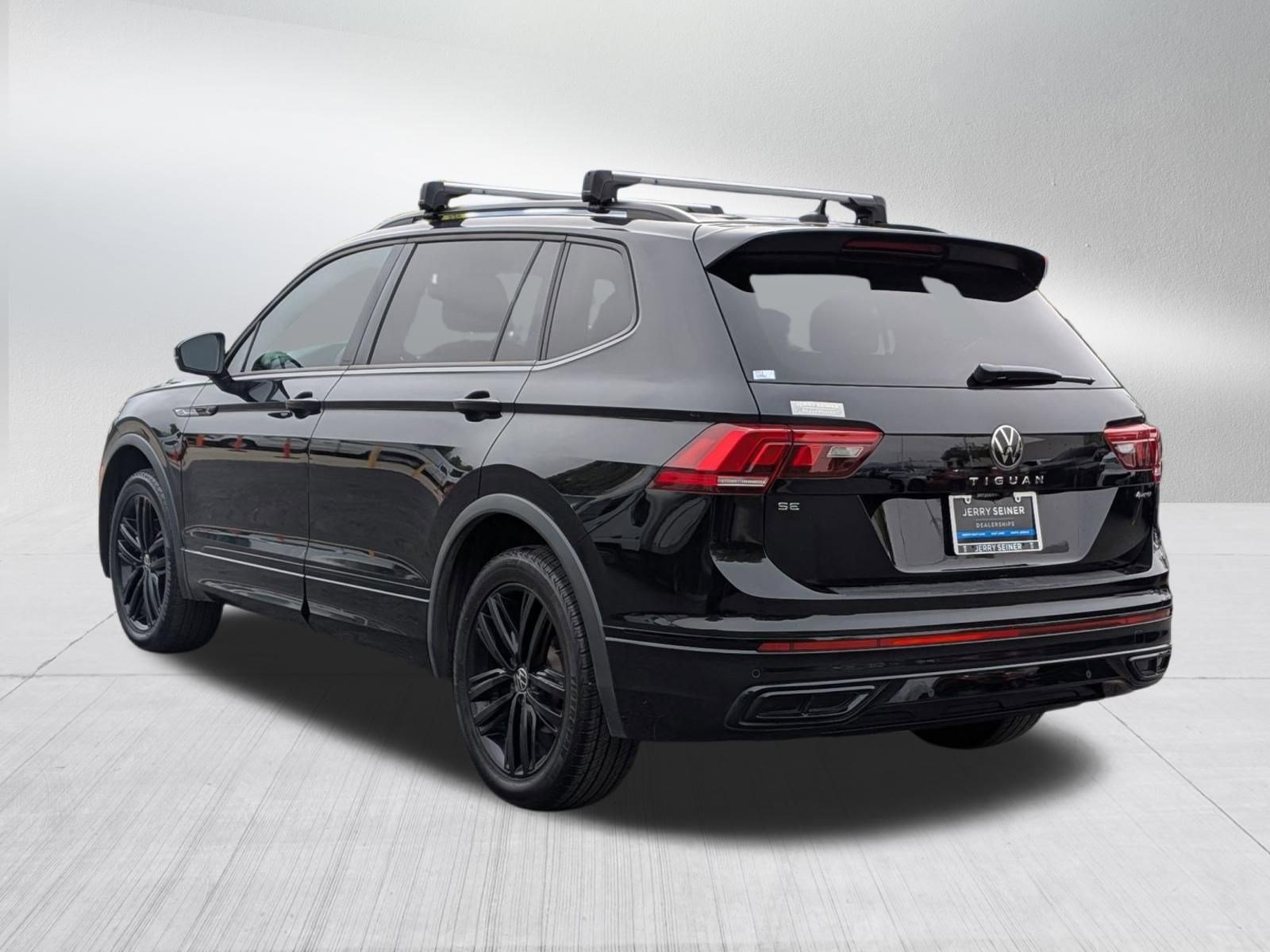 Used 2022 Volkswagen Tiguan SE R-Line image 4