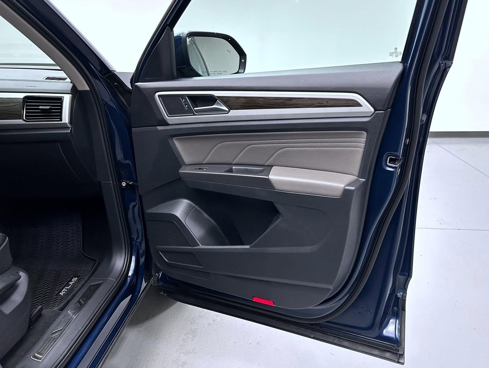 Used 2023 Volkswagen Atlas SE image 16