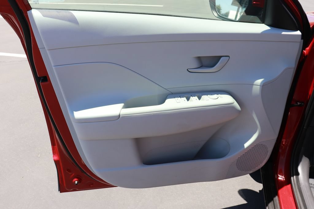 Used 2024 Hyundai Kona SEL FWD image 8