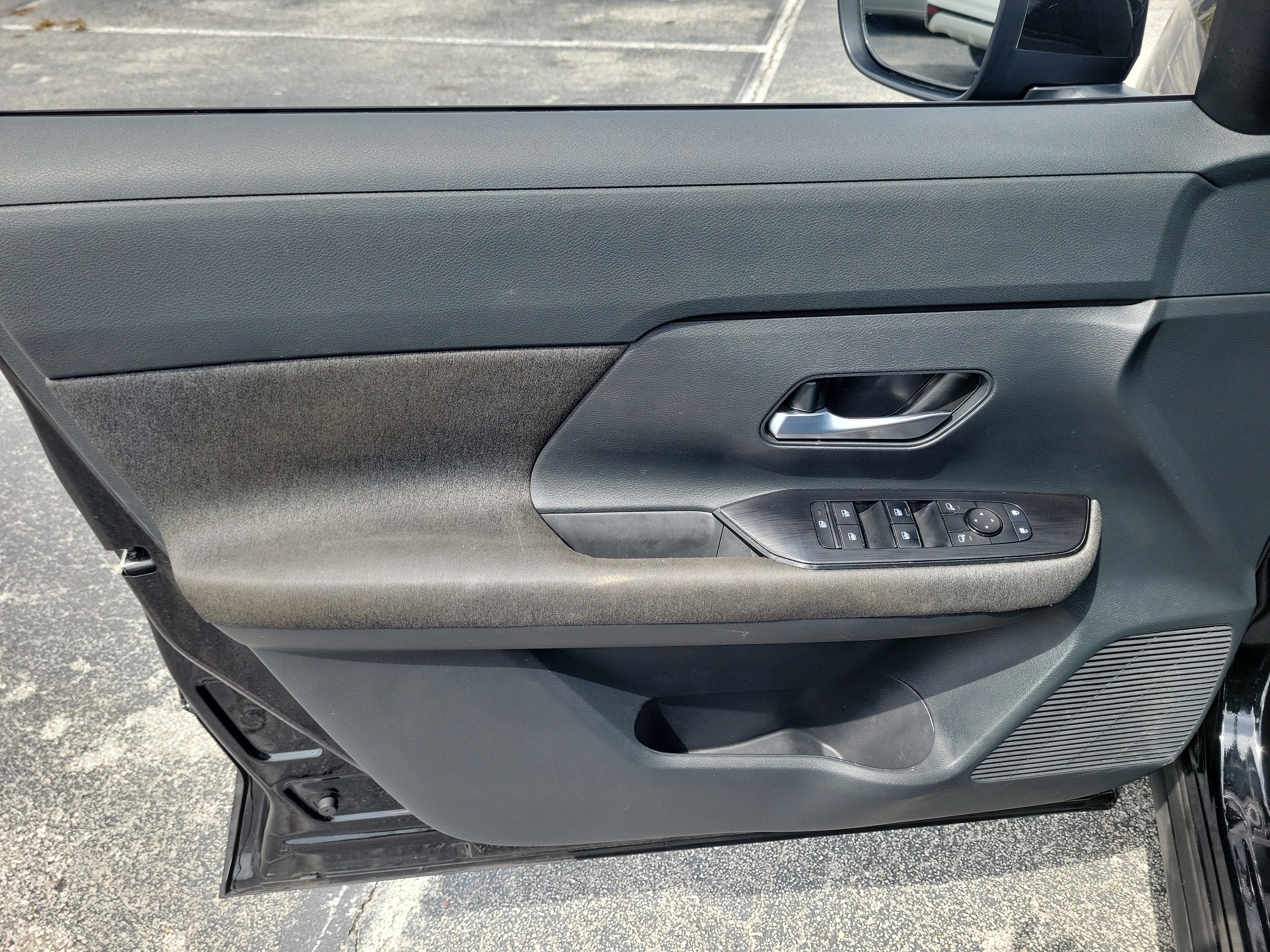 Certified 2025 Nissan Kicks SV w/ Charging Package FWD image 7