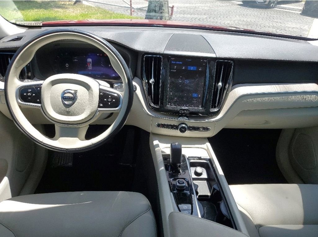 Used 2023 Volvo XC60 B5 Plus w/ Protection Package Premier AWD/4WD image 9