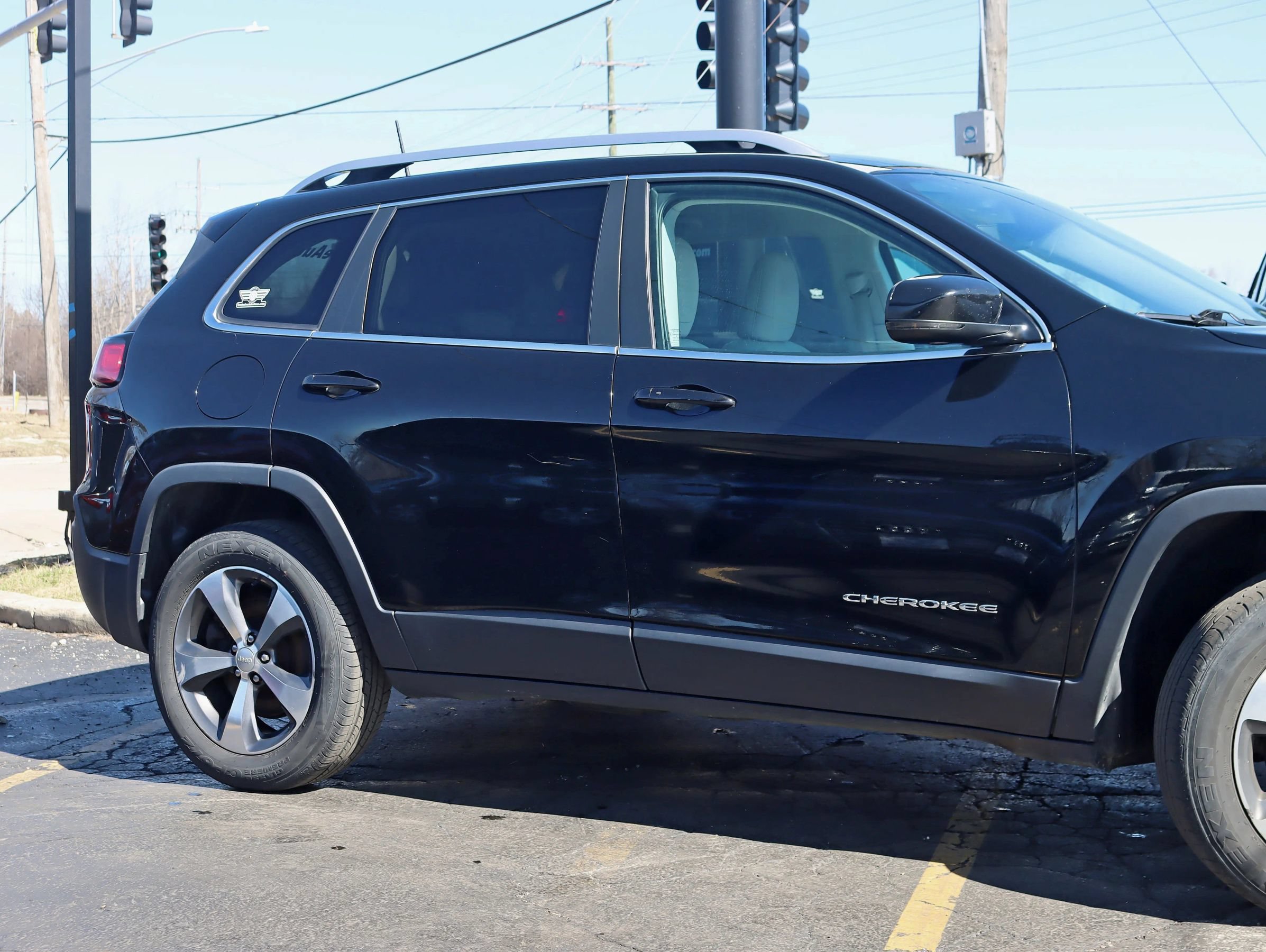 Used 2019 Jeep Cherokee Limited AWD/4WD image 5