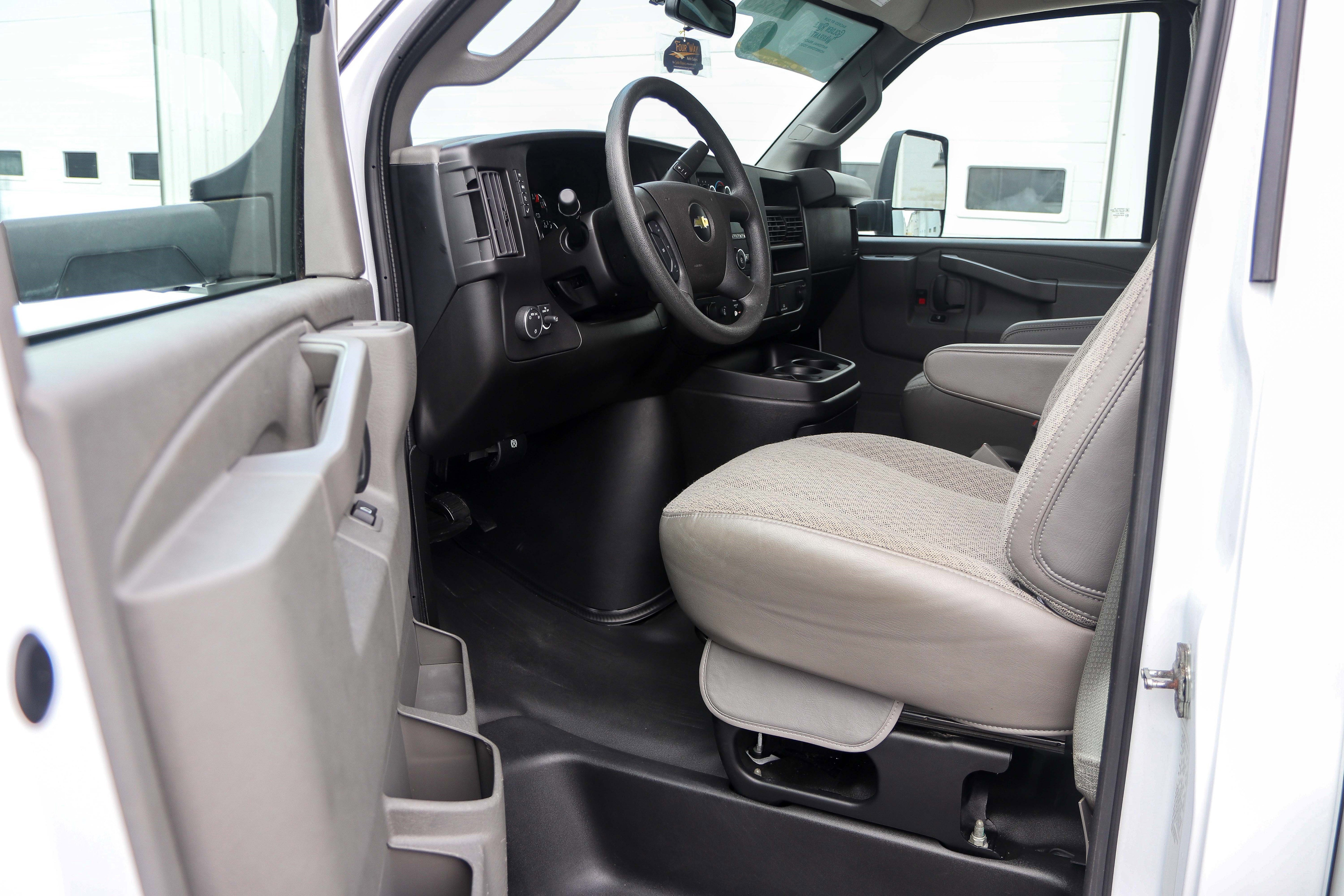 Used 2024 Chevrolet Express 3500 w/ Power Convenience Package RWD image 13
