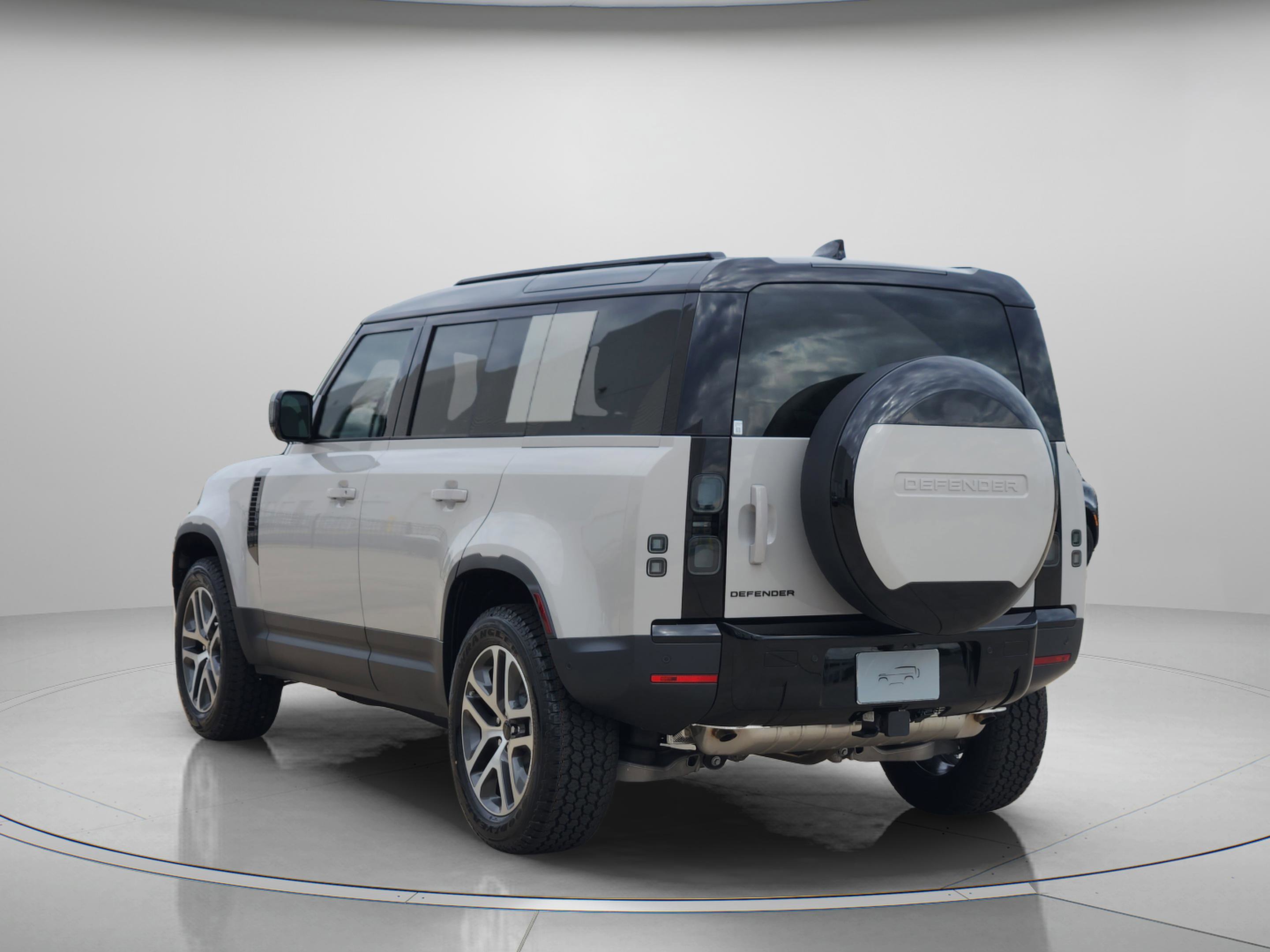 New 2026 Land Rover Defender 110 S AWD/4WD image 3