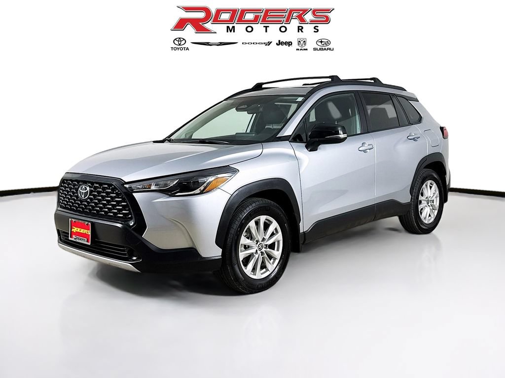 Certified 2025 Toyota Corolla Cross LE w/ Moonroof Package AWD/4WD image 8