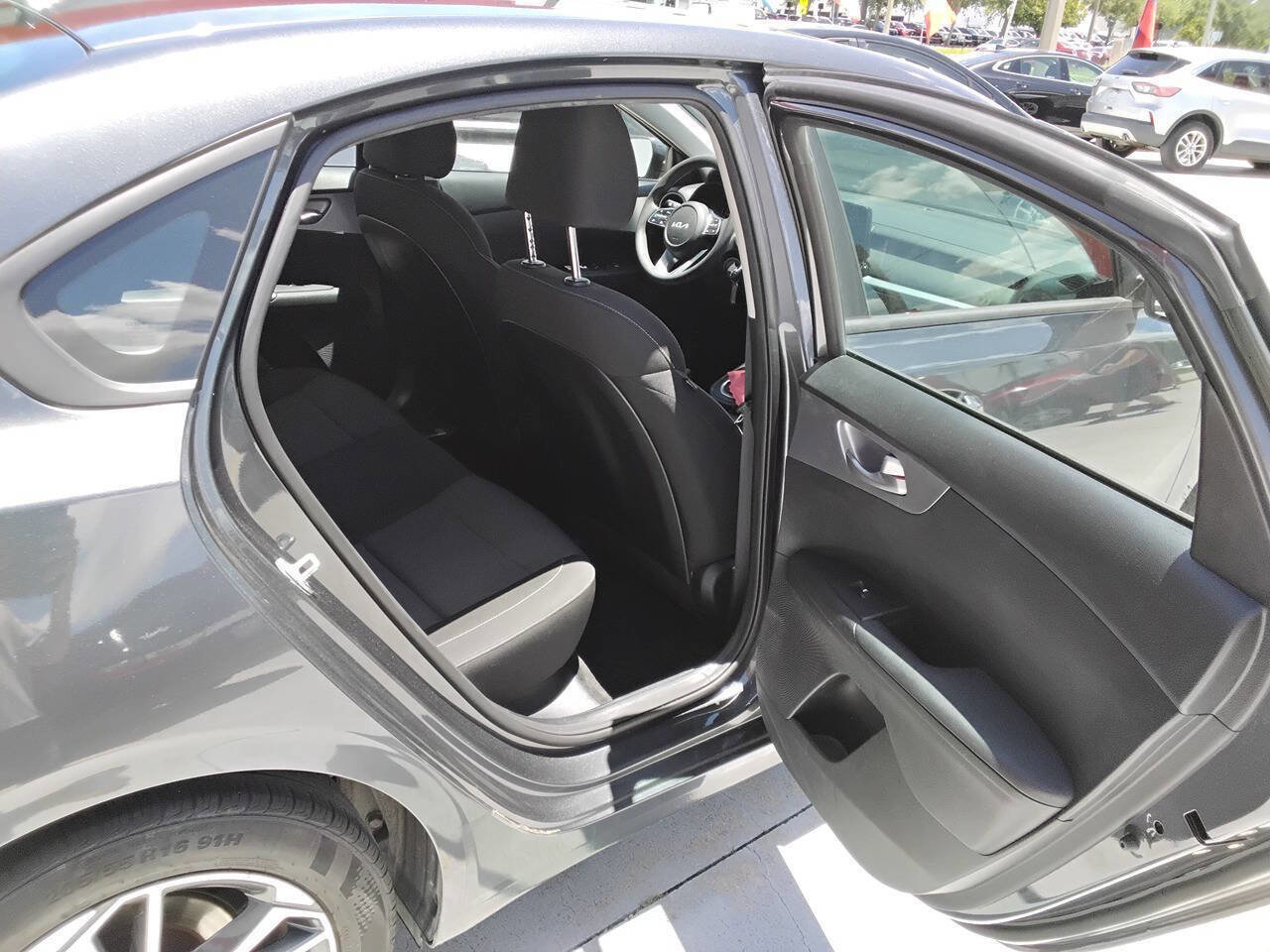 Used 2022 Kia Forte LXS image 5