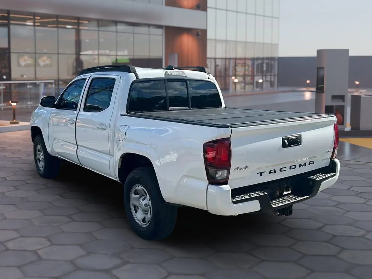 Used 2020 Toyota Tacoma SR image 5