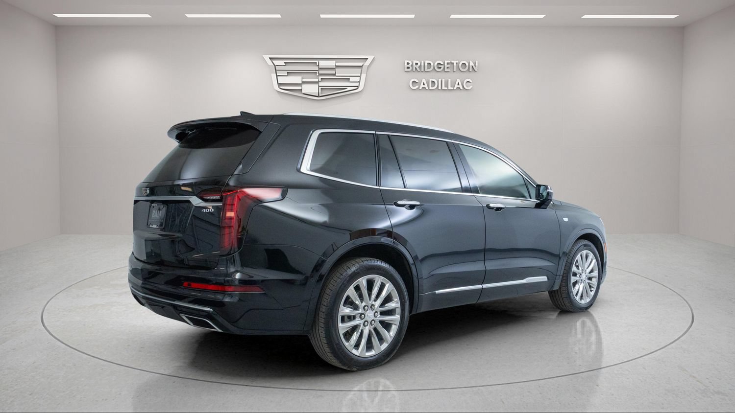 Used 2023 Cadillac XT6 Premium Luxury w/ Technology Package FWD image 7