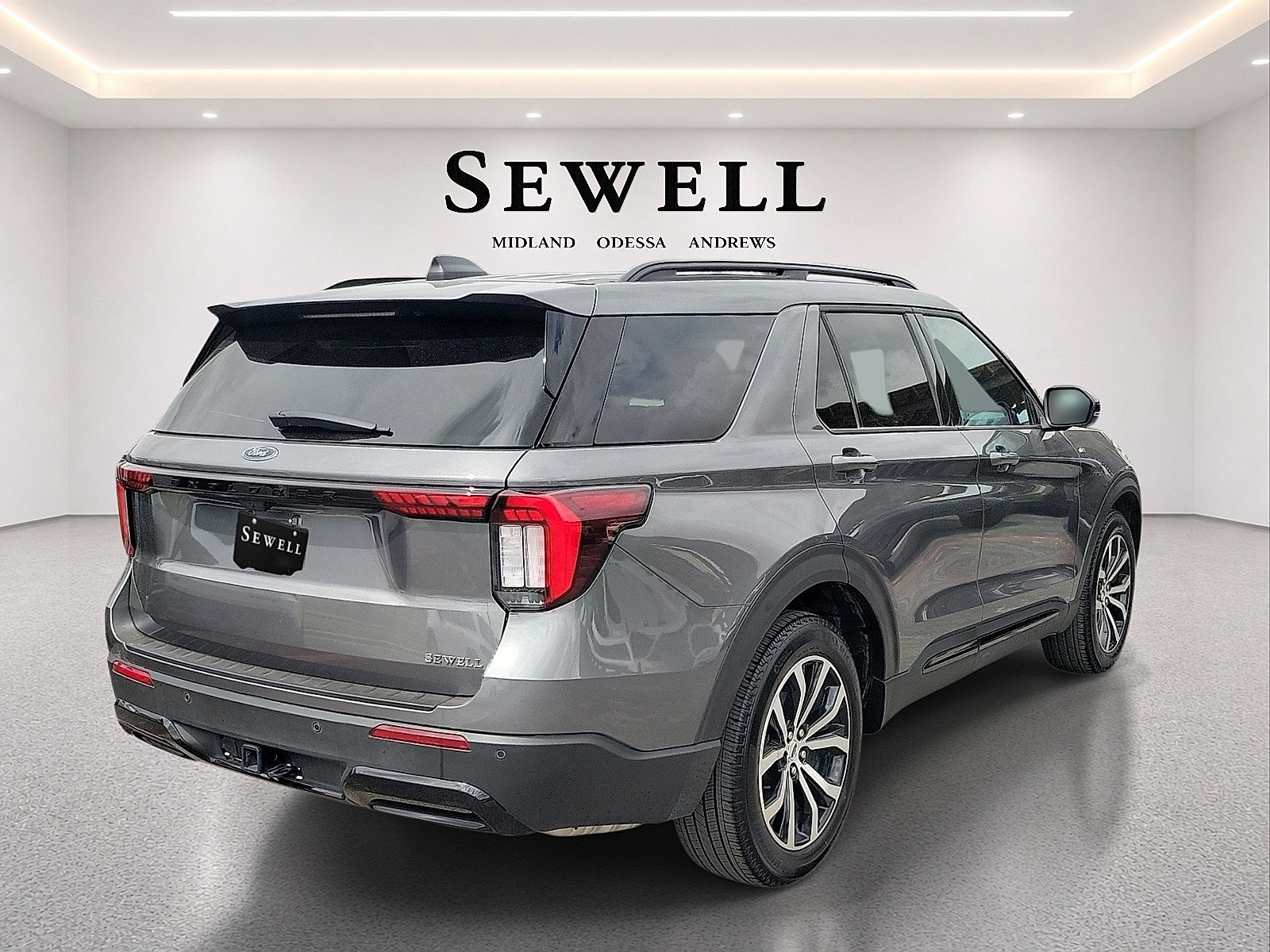 Certified 2025 Ford Explorer ST-Line w/ Premium Package RWD image 4