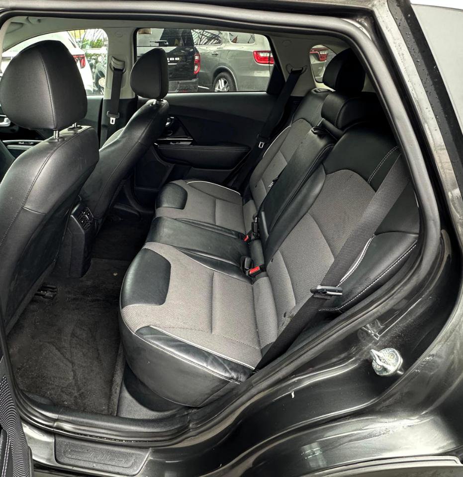 Used 2022 Kia Niro EX w/ Cold Weather Package FWD image 31