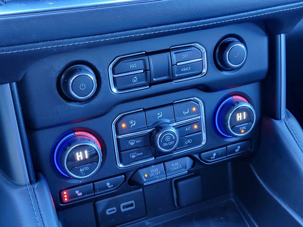 Used 2024 Chevrolet Tahoe Z71 w/ Luxury Package image 16