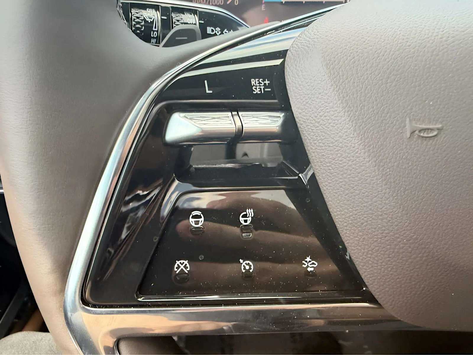 Used 2026 Cadillac Escalade Luxury w/ LPO, Floor Liner Package AWD/4WD image 17