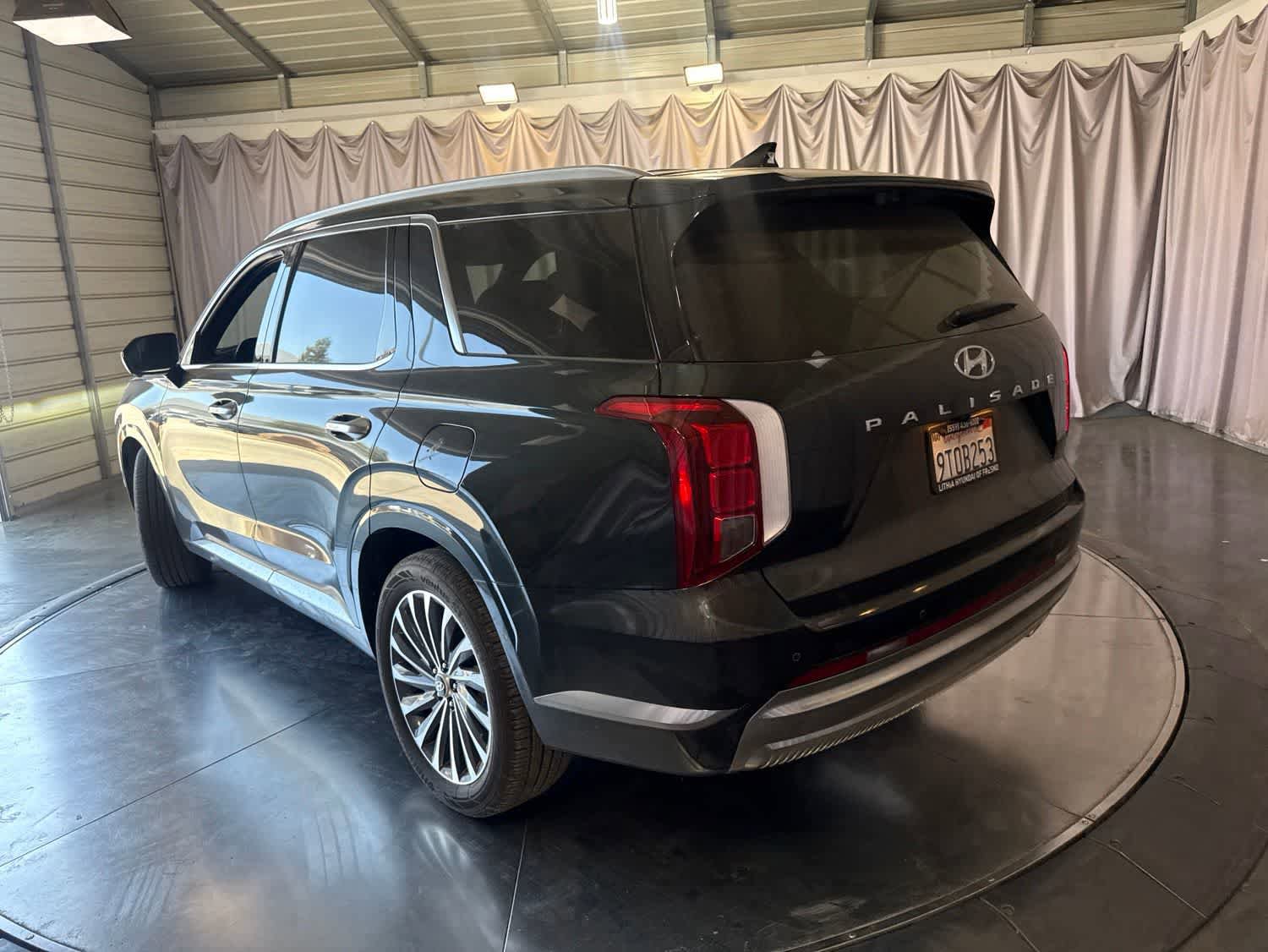 Used 2025 Hyundai Palisade Calligraphy FWD image 7