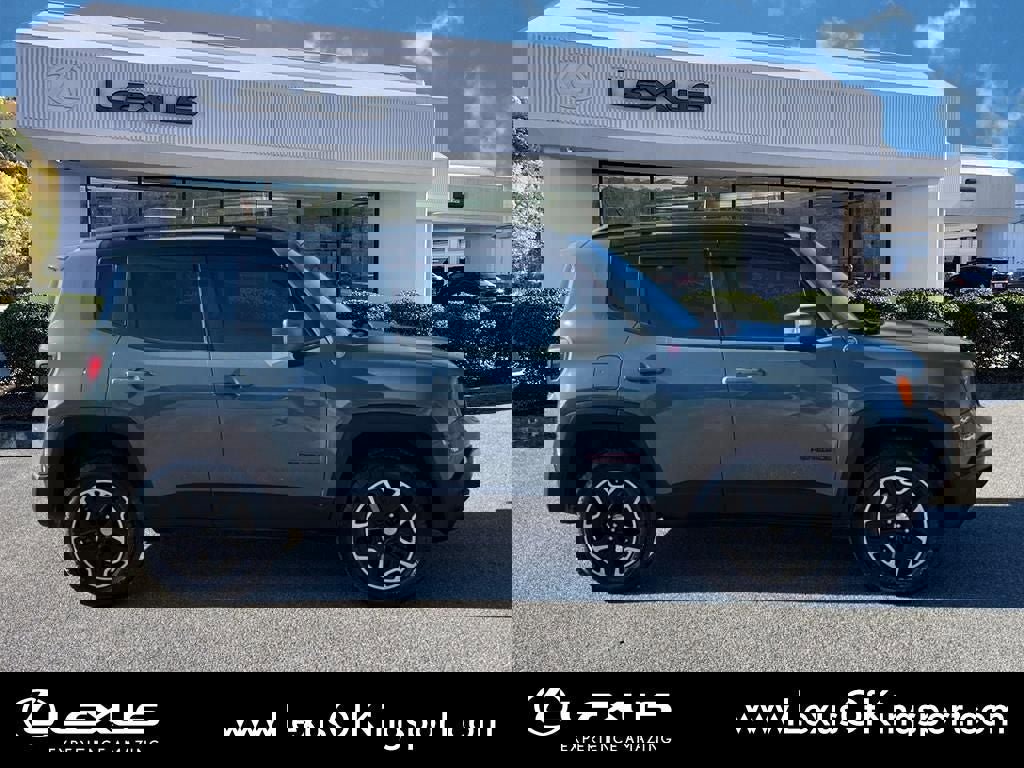 Used 2016 Jeep Renegade Trailhawk image 6