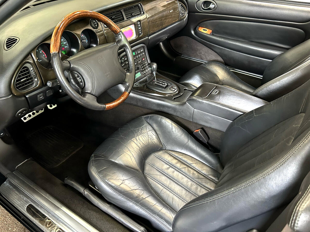 Used 2000 Jaguar XK8 Convertible image 15