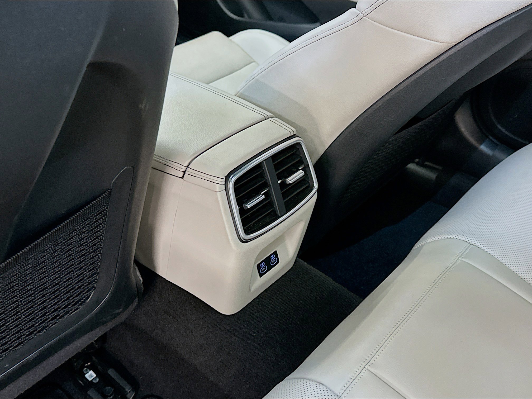 Used 2024 Genesis G70 2.5T image 28